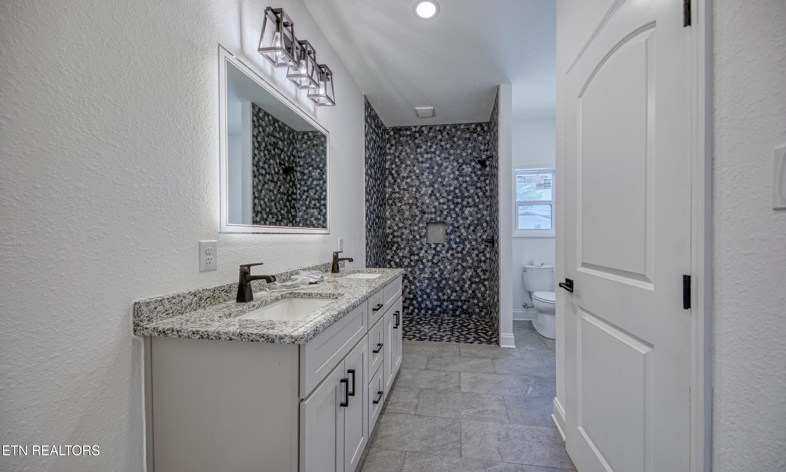 12595 Hickory Creek Rd. Lenoir City, TN 37771