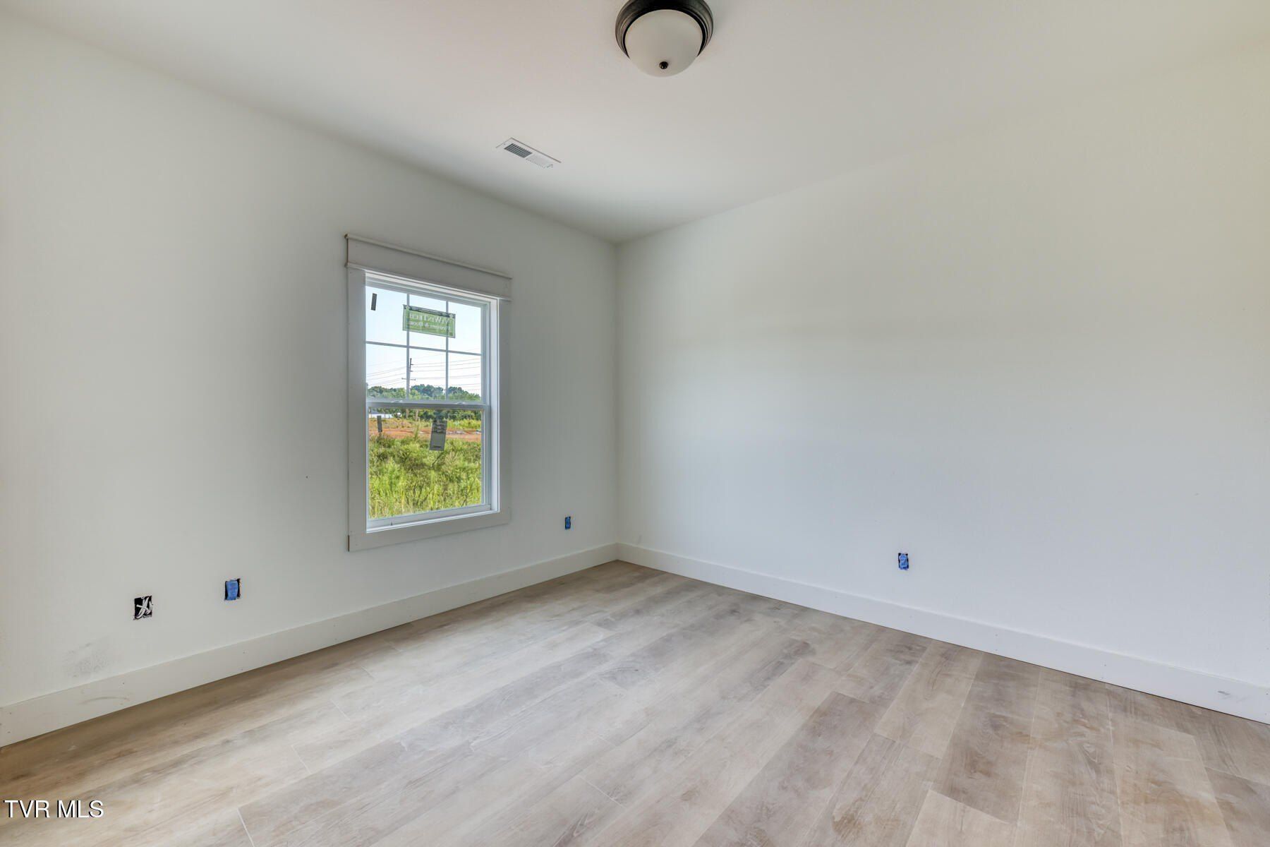 6002 Ashlynn Oaks Private Drive. Blountville, TN 37617