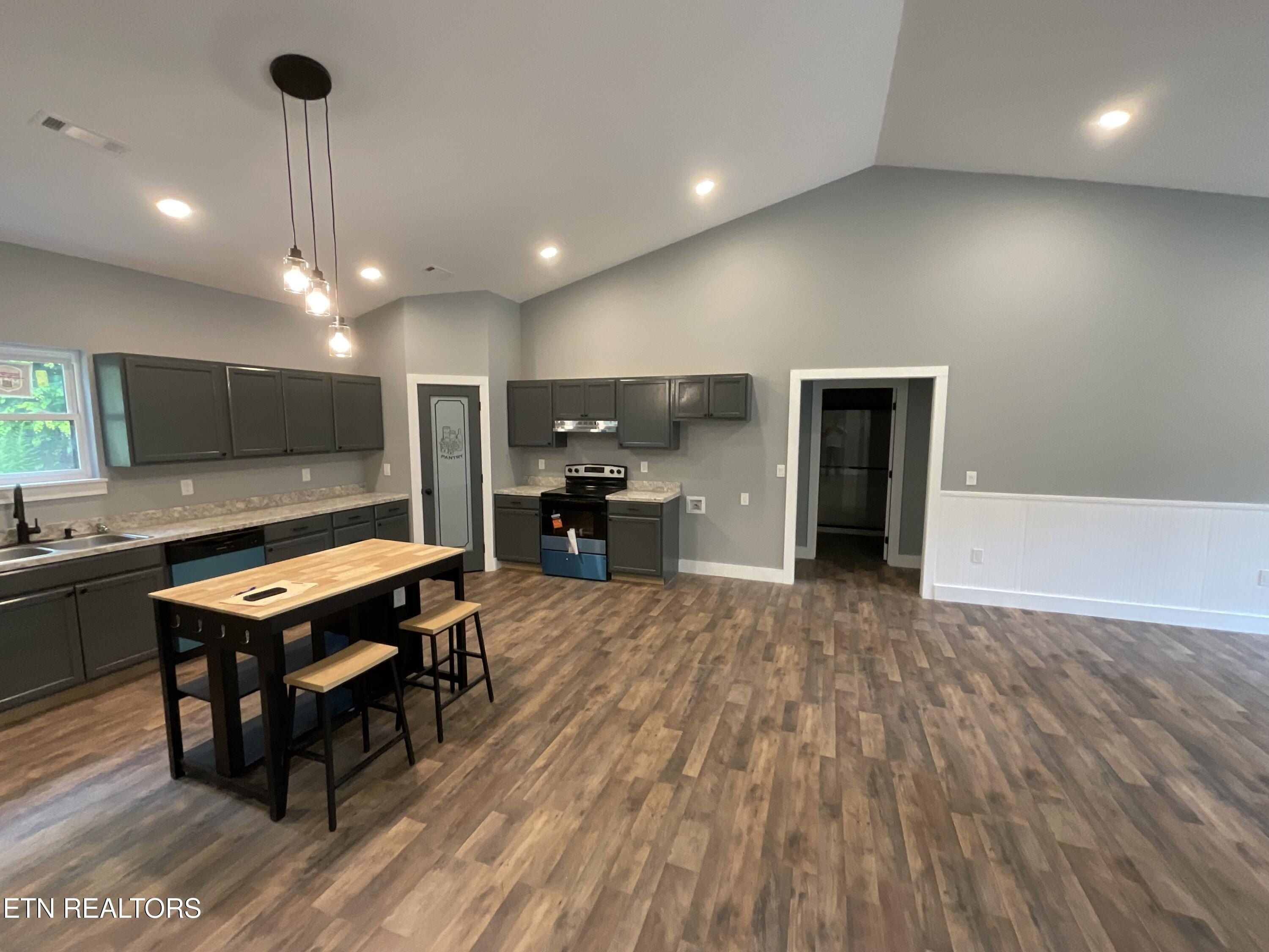 181 Sunshine Lane. Spring City, TN 37381