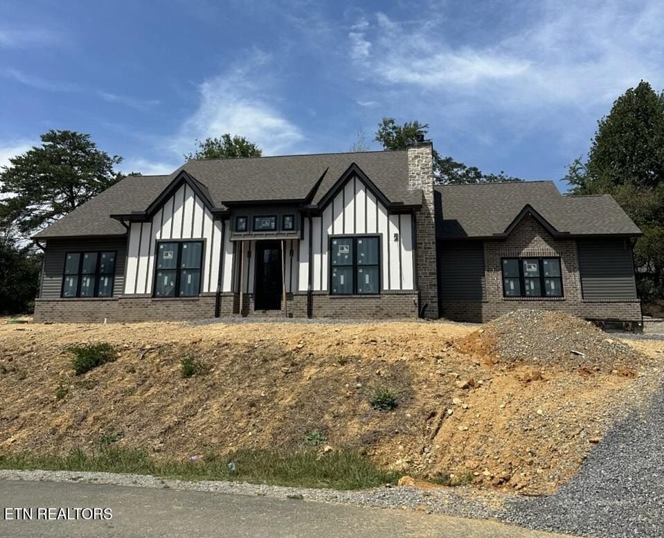 107 Amohi Way. Loudon, TN 37774