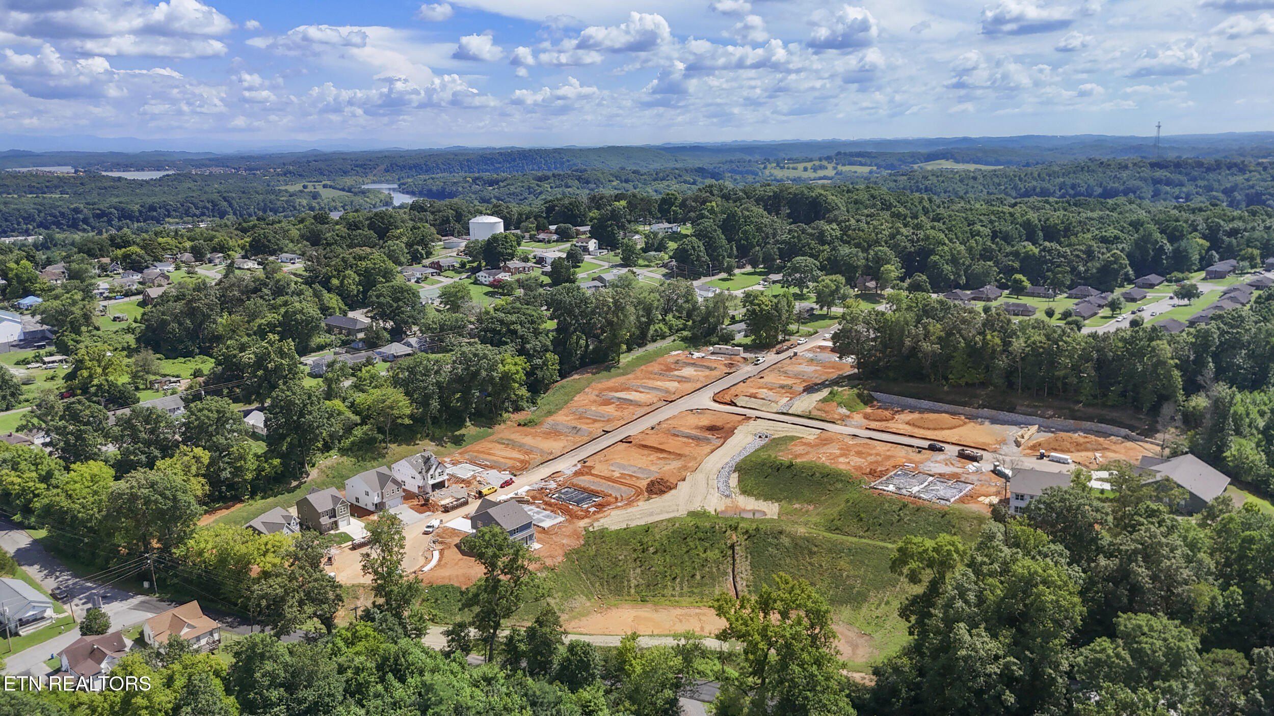 514 8Th Ave. Lenoir City, TN 37771