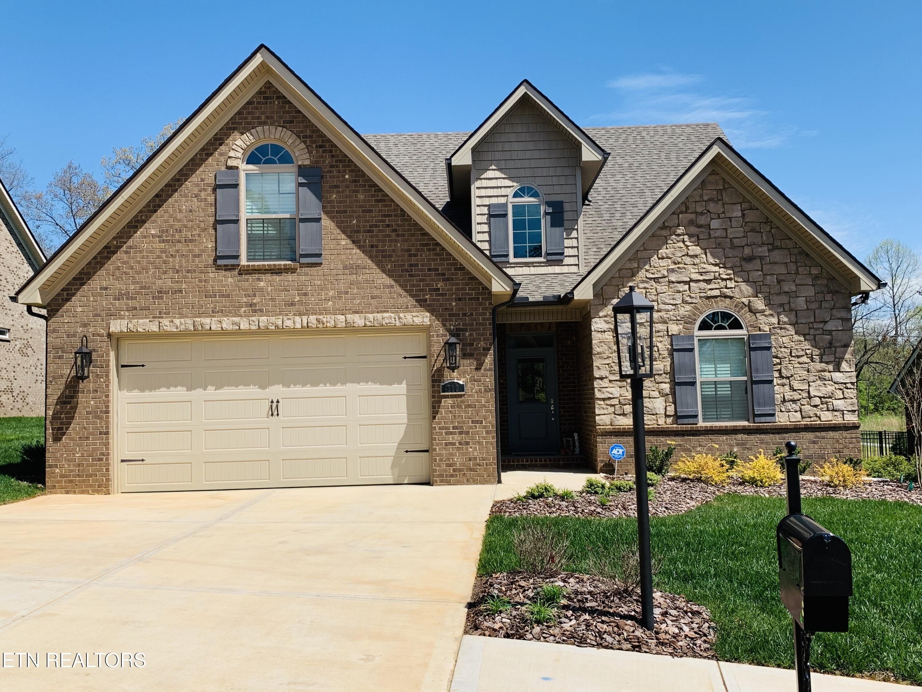 2106 Lantern Park Lane. Knoxville, TN 37932
