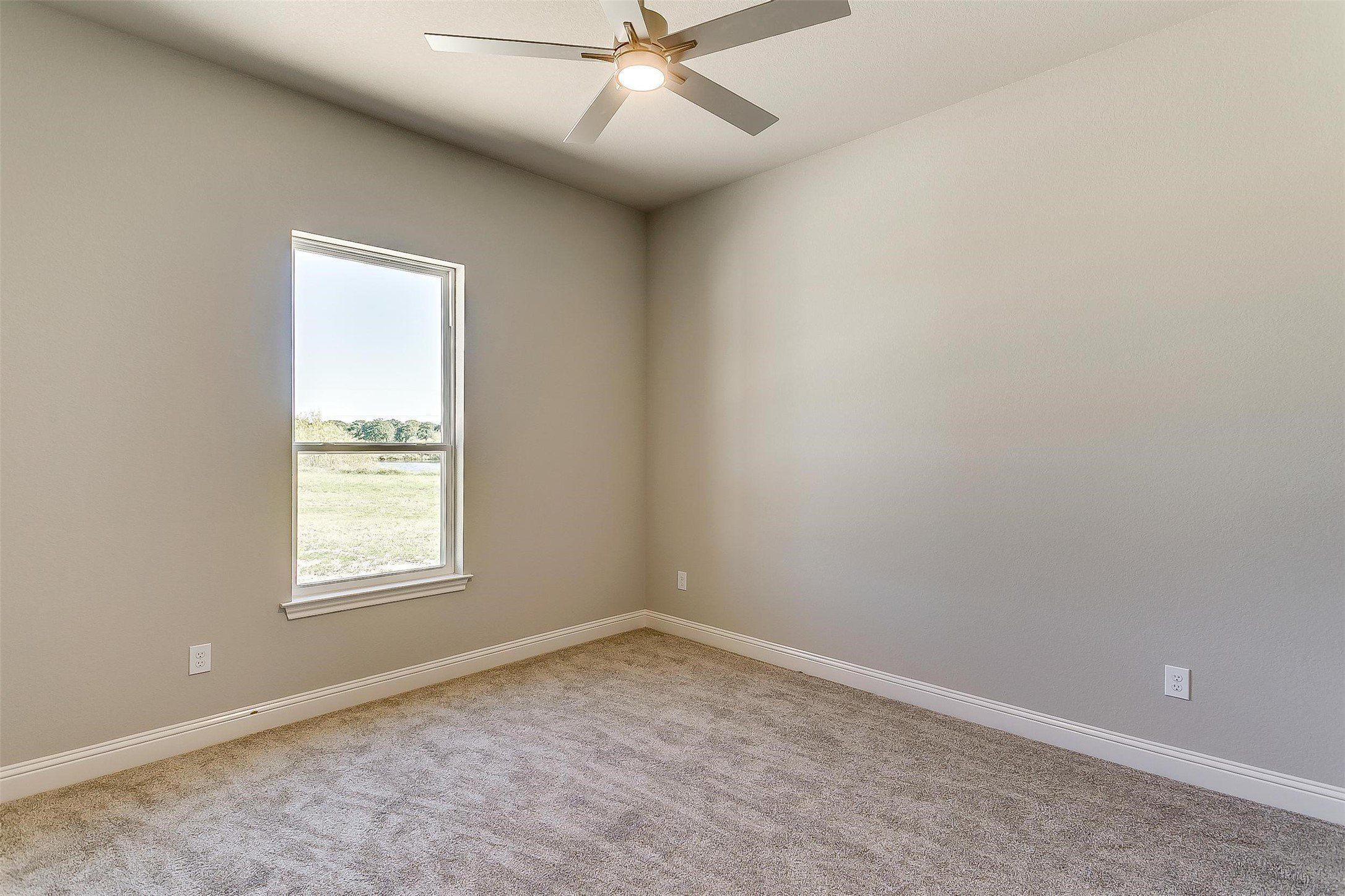 1014 Gonzollas Road. Springtown, TX 76082
