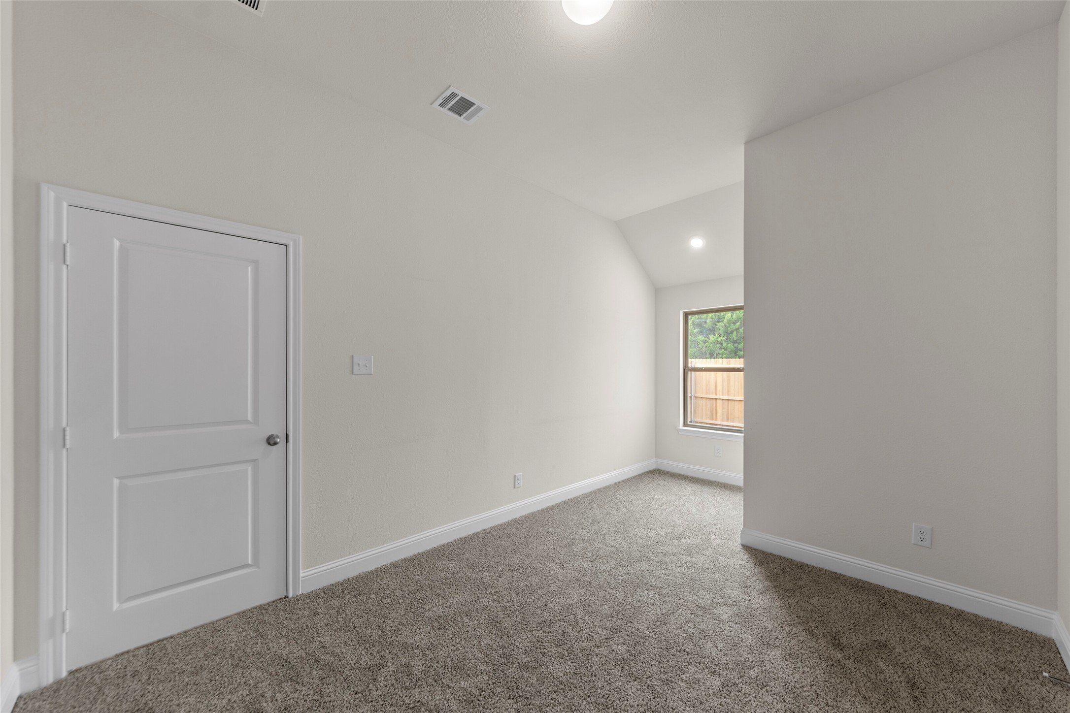 425 Watercrest Lane. Glenn Heights, TX 75154