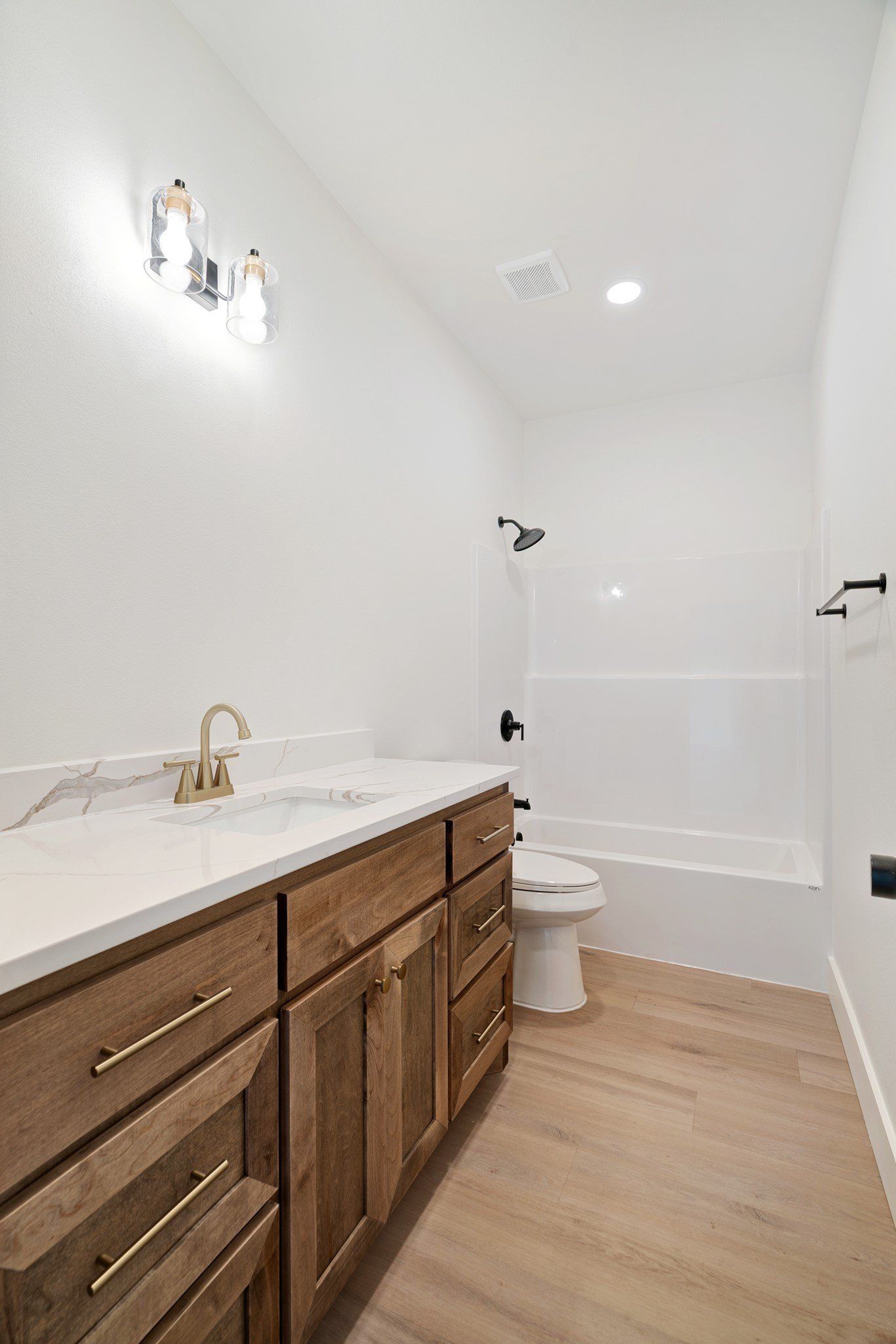 225 Private Road 33083. Sumner, TX 75486