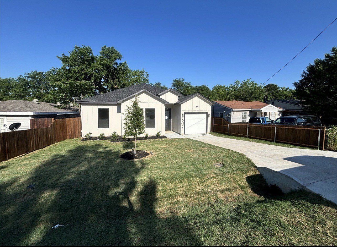 607 Neomi Avenue. Dallas, TX 75217