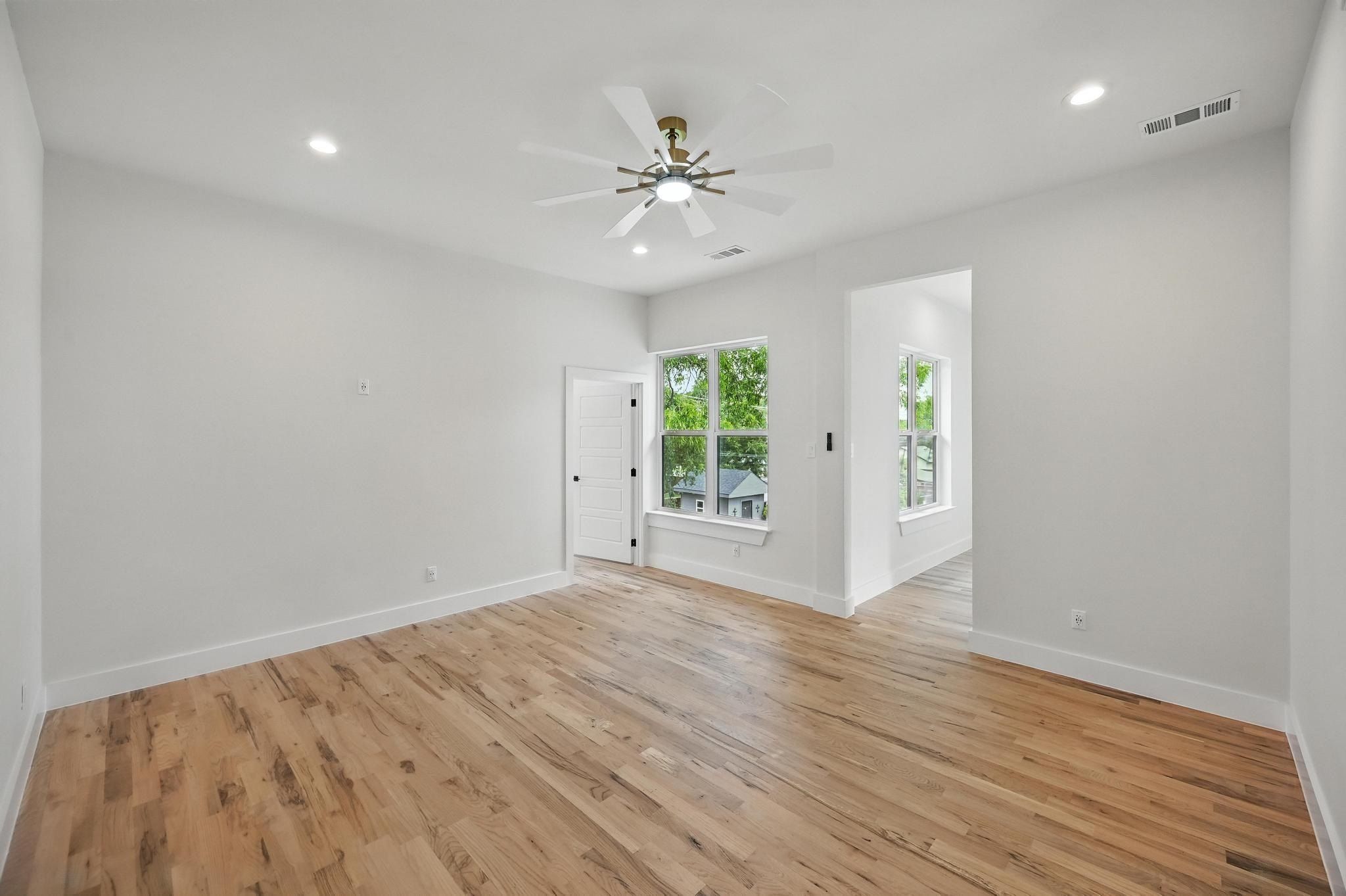 1224 S Pine Street. Grapevine, TX 76051