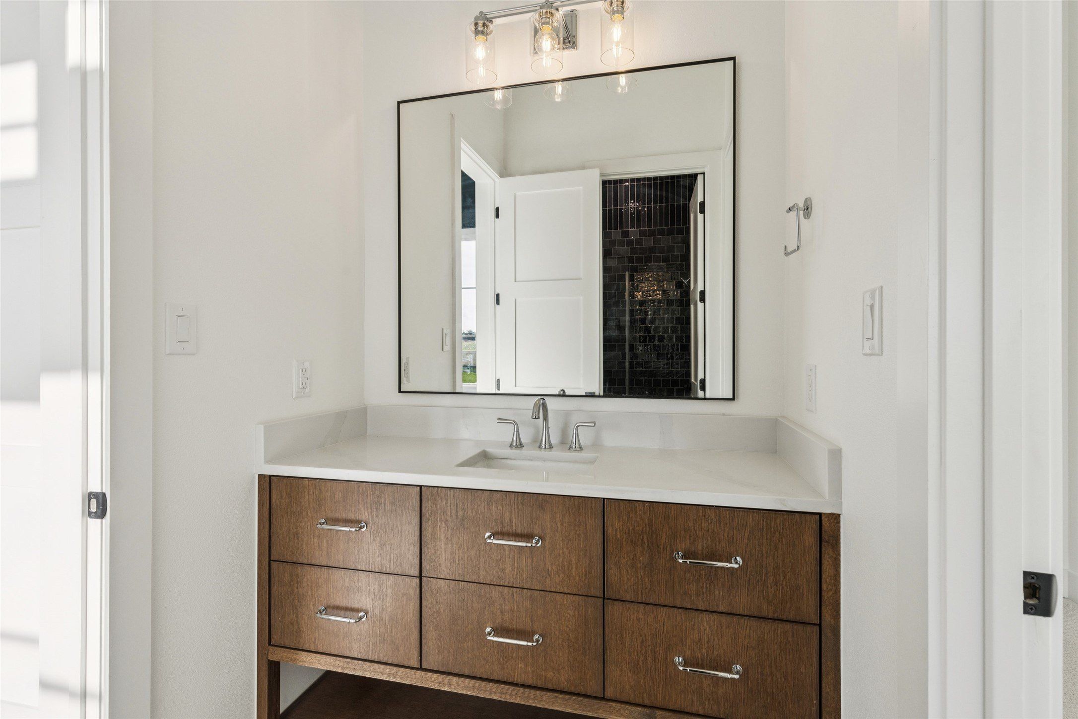 4930 Magnolia Trail. Midlothian, TX 76065