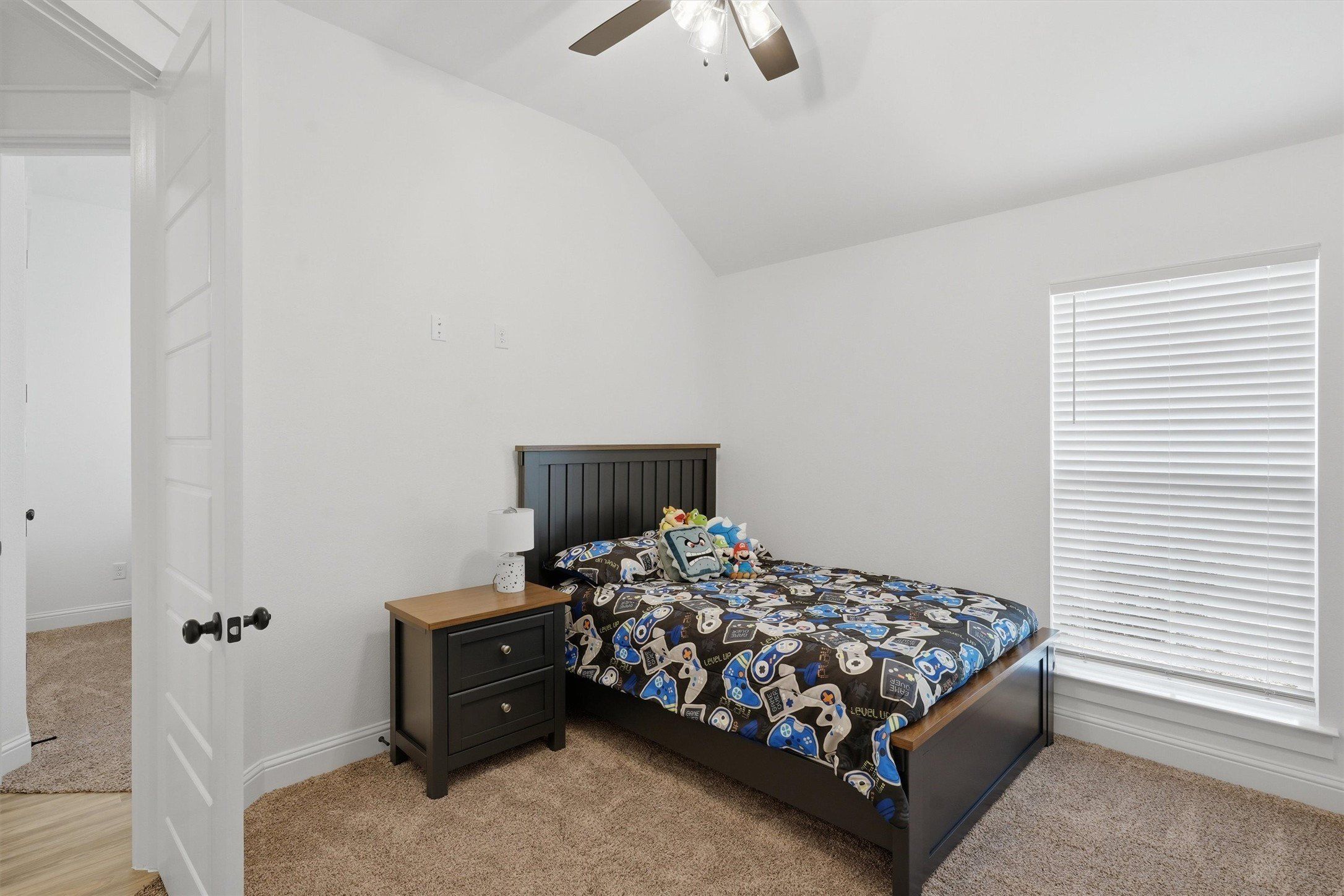 6941 Eagle Creek Drive. Godley, TX 76044