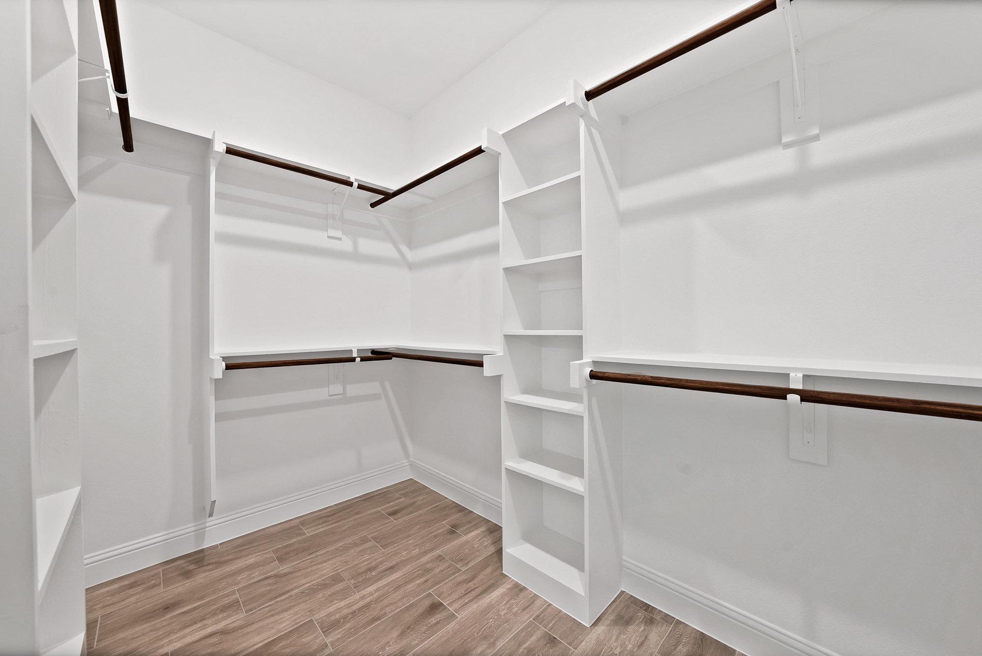 5021 Enchanted Court. Granbury, TX 76048