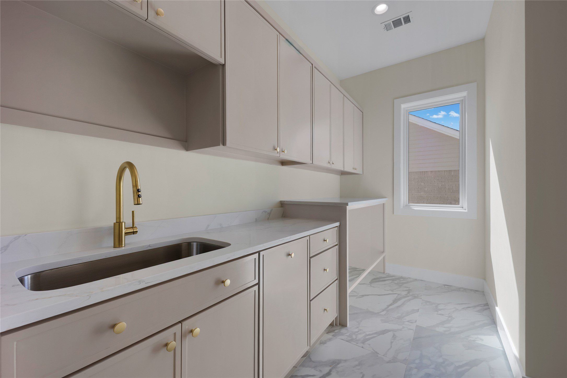 6055 Ellsworth Avenue. Dallas, TX 75206