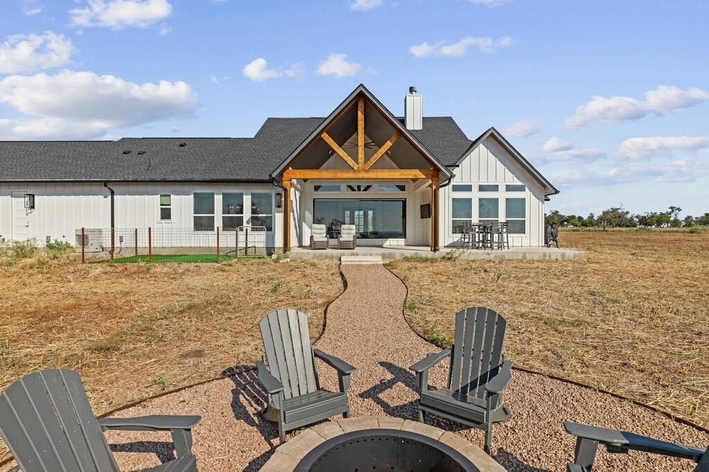 234 Far View Dr. Fredericksburg, TX 78624