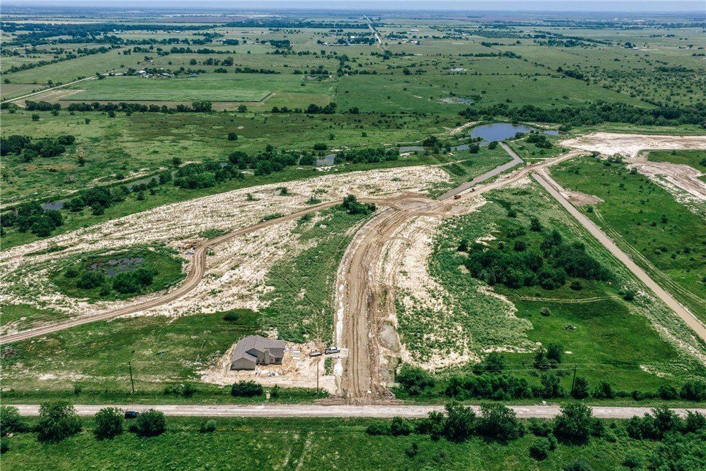 1013 Cottonwood Bend Lane. Waller, TX 77484
