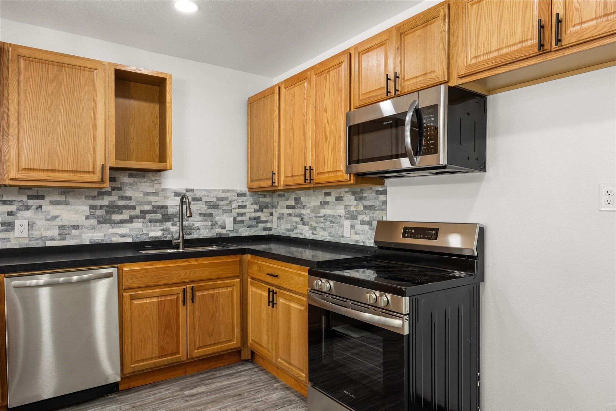 3614 Sioux Trail. Granbury, TX 76048
