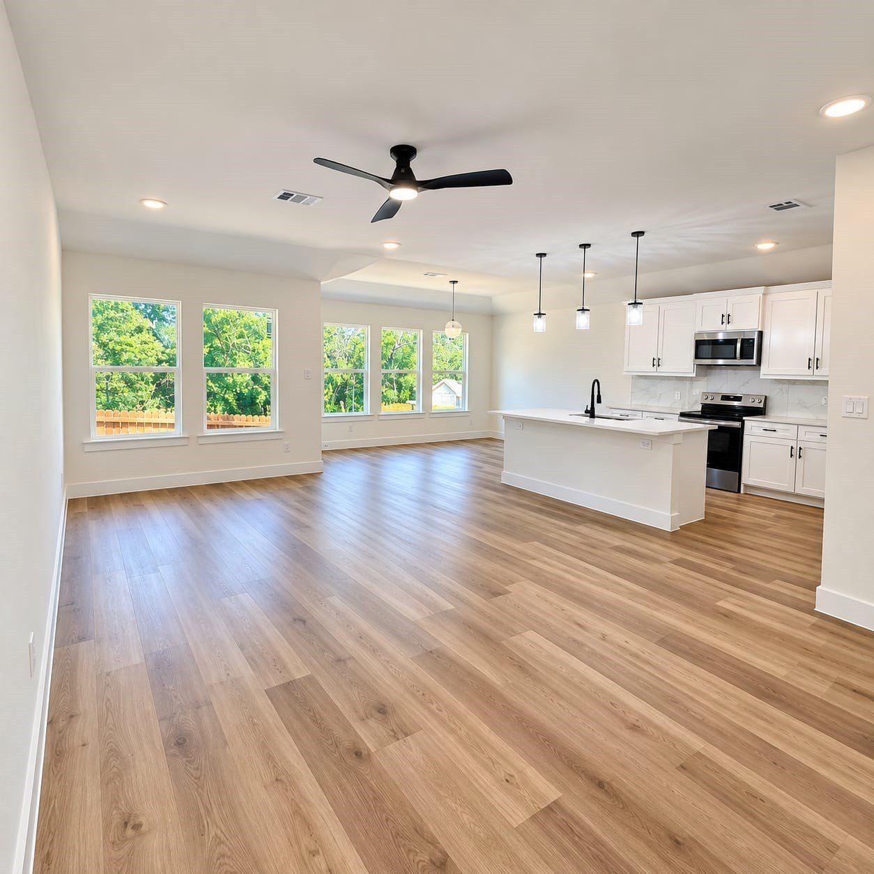2708 Beechwood Street. Granbury, TX 76048