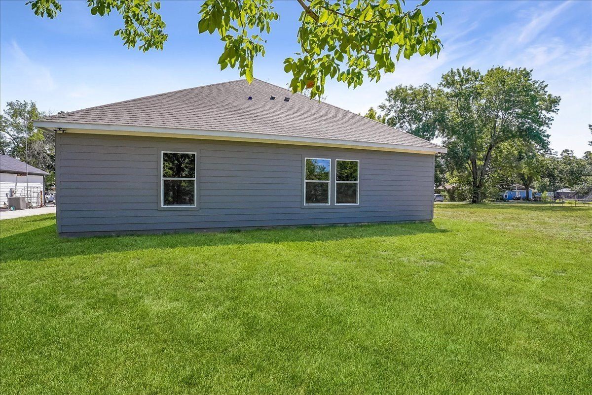 200 Harris Harbor. East Tawakoni, TX 75472