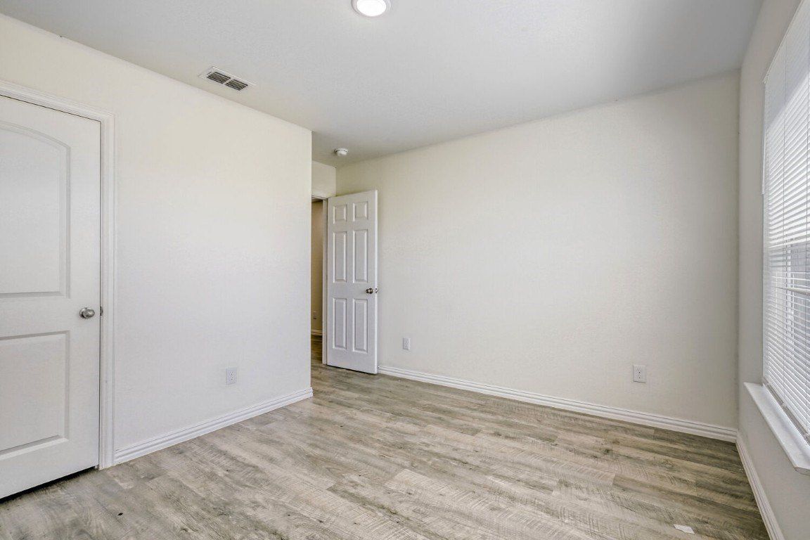 2912 Emma Lane. Mabank, TX 75147