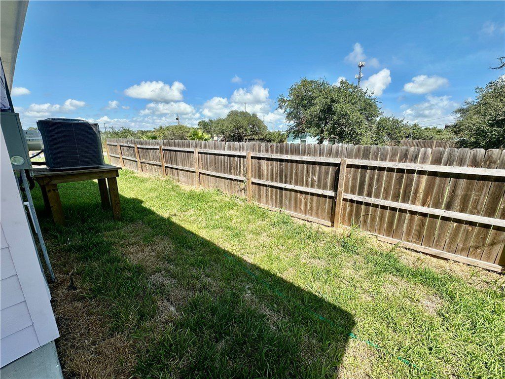 246 Post Oak. Rockport, TX 78382