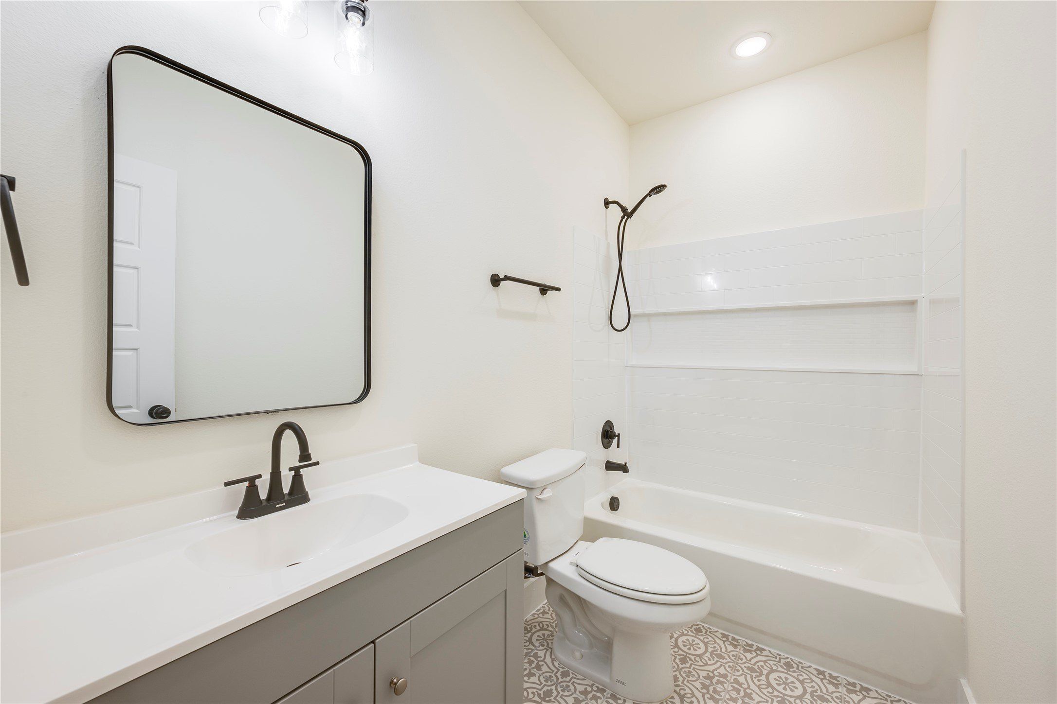 3830 Colonial. Dallas, TX 75215