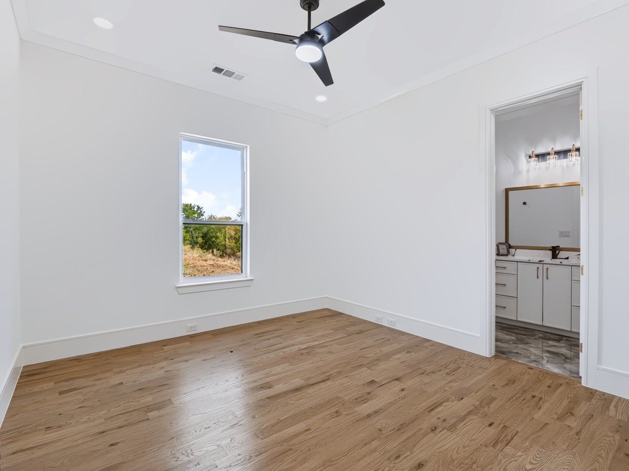 153 Red Bird Lane. Bells, TX 75414