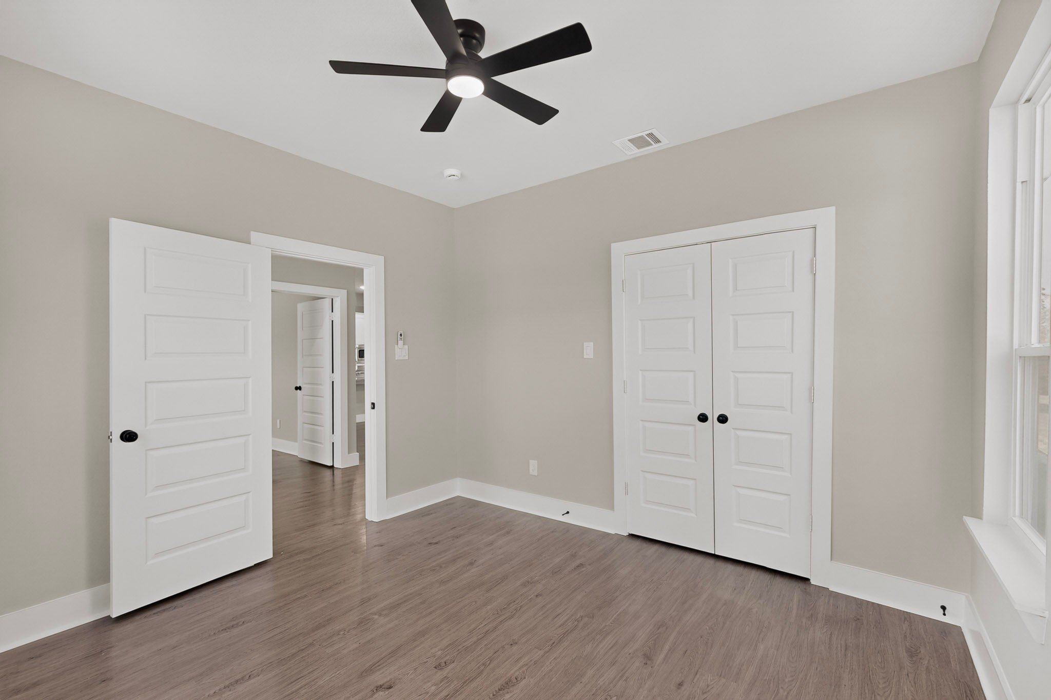 203 W Mansfield Avenue. Kennedale, TX 76060