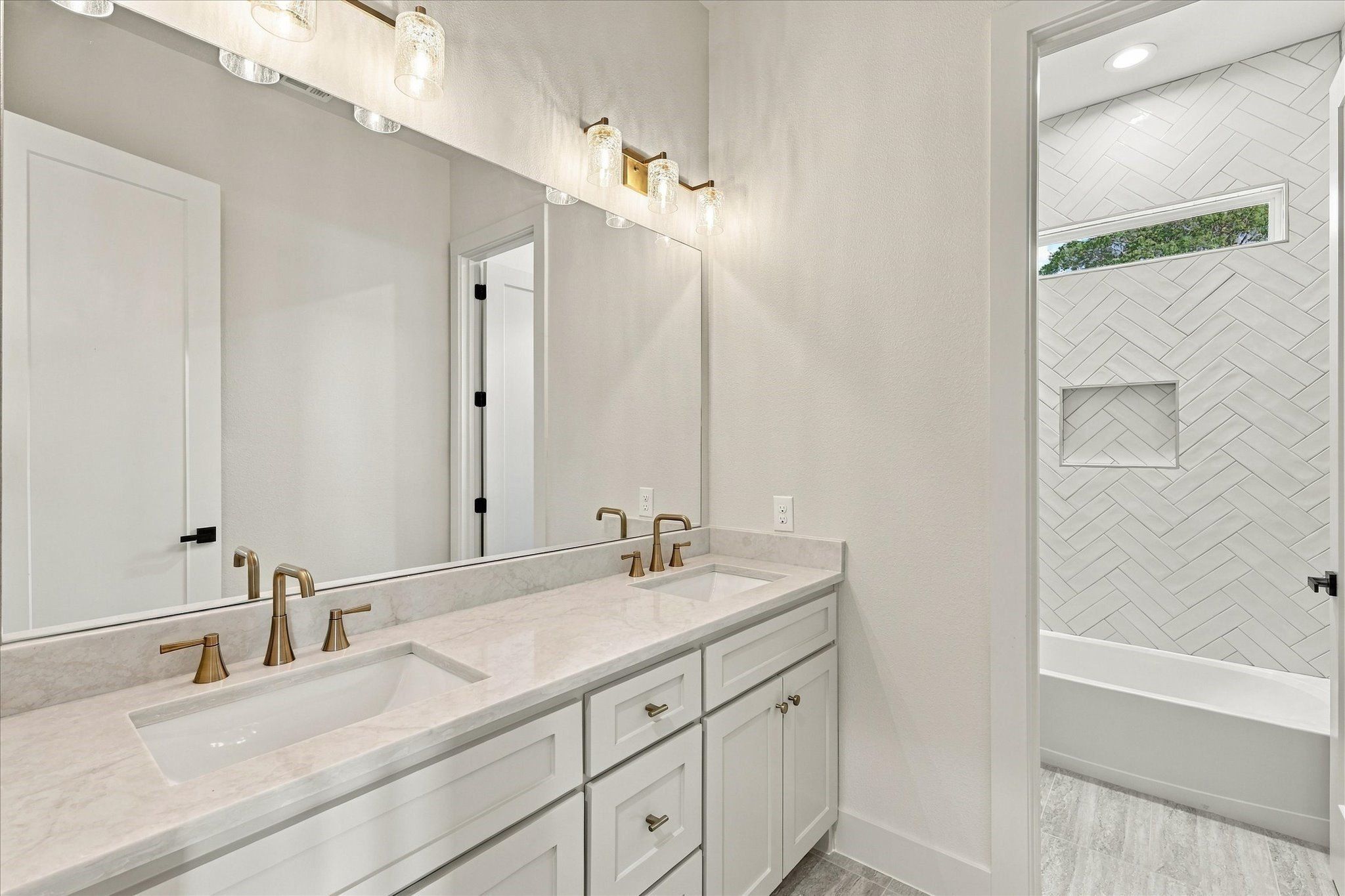 2931 N Mockingbird Lane. Midlothian, TX 76065