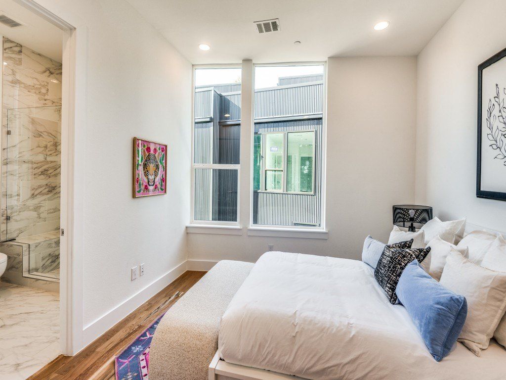 426 W 9Th Street. Dallas, TX 75208