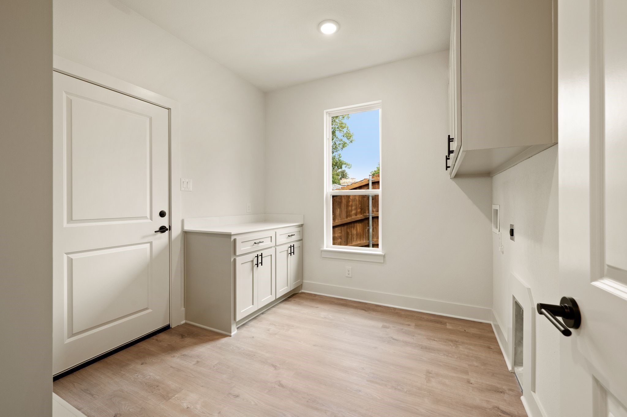 605 Mustang Trail. Granbury, TX 76049