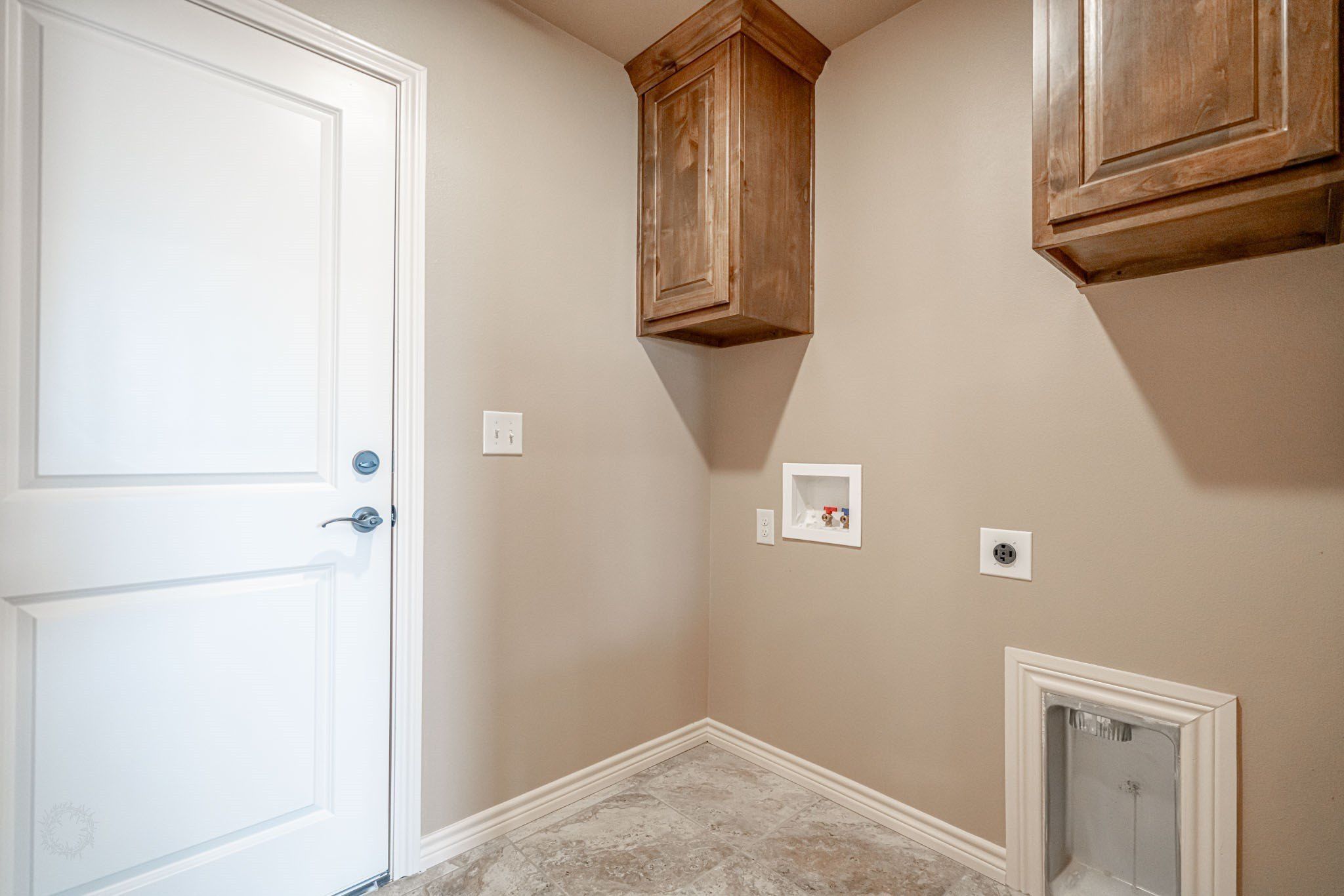 2600 Creek Drive. Granbury, TX 76048