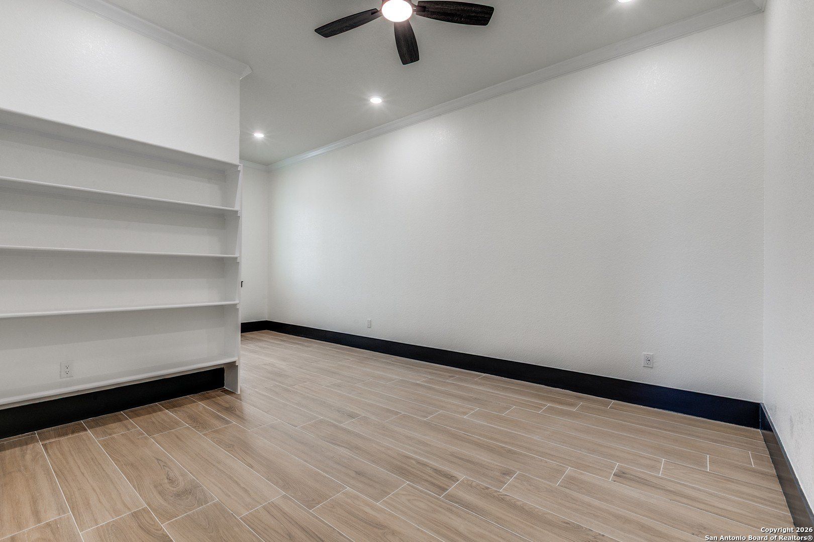 202 Venado Oak. Castroville, TX 78009