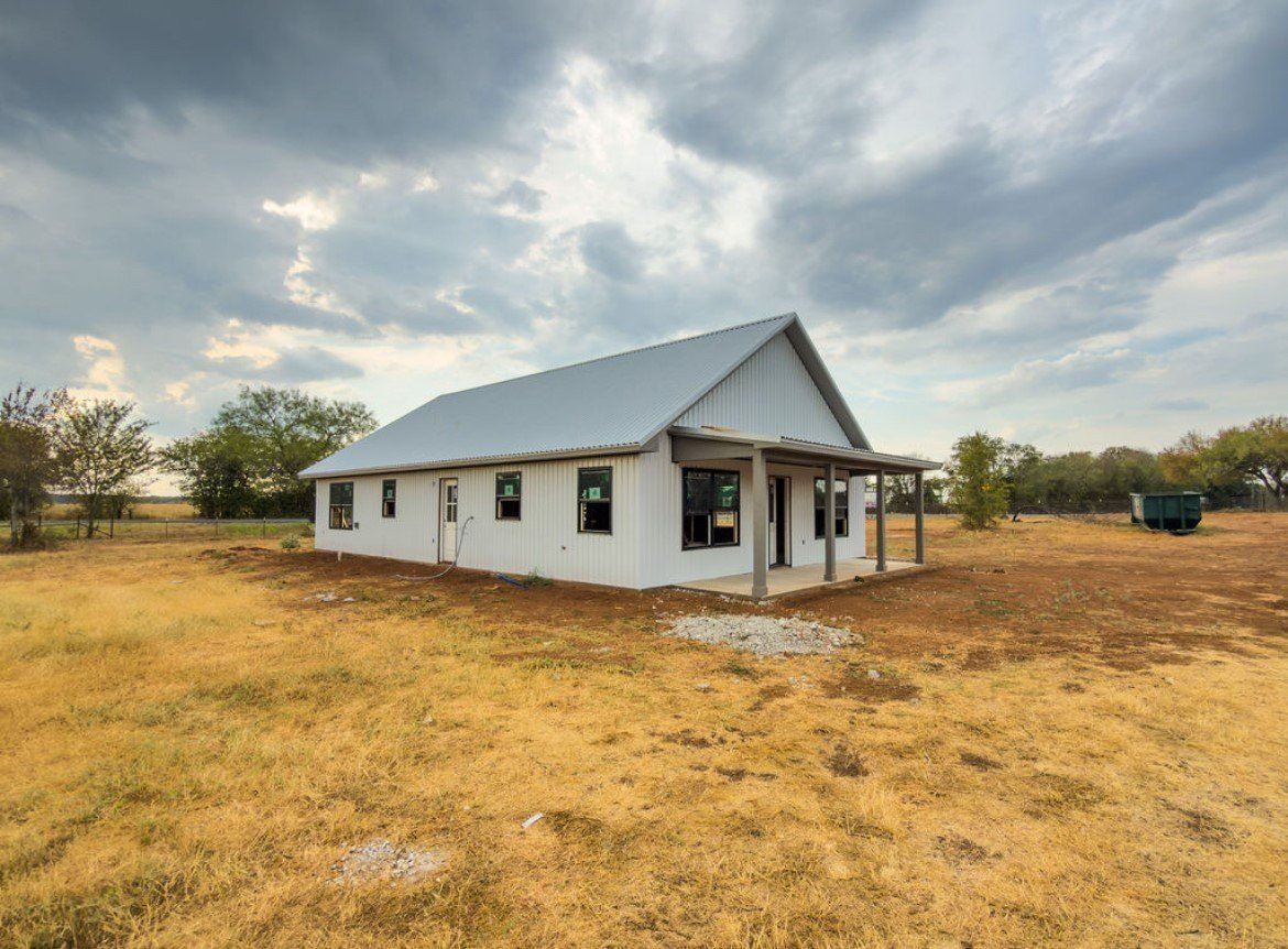 933 Hcr 2224 E. Aquilla, TX 76622
