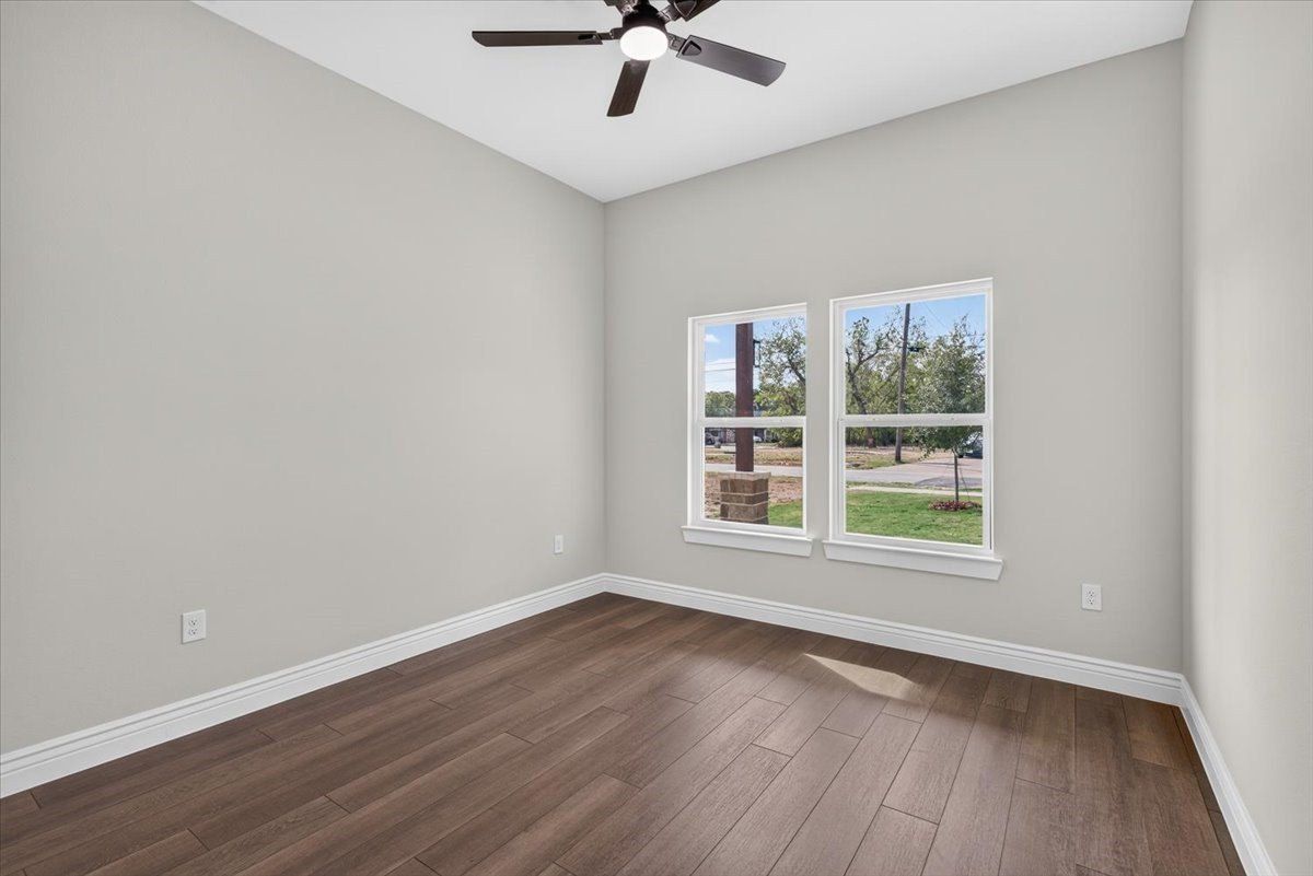 602 Crenshaw Street. Terrell, TX 75160