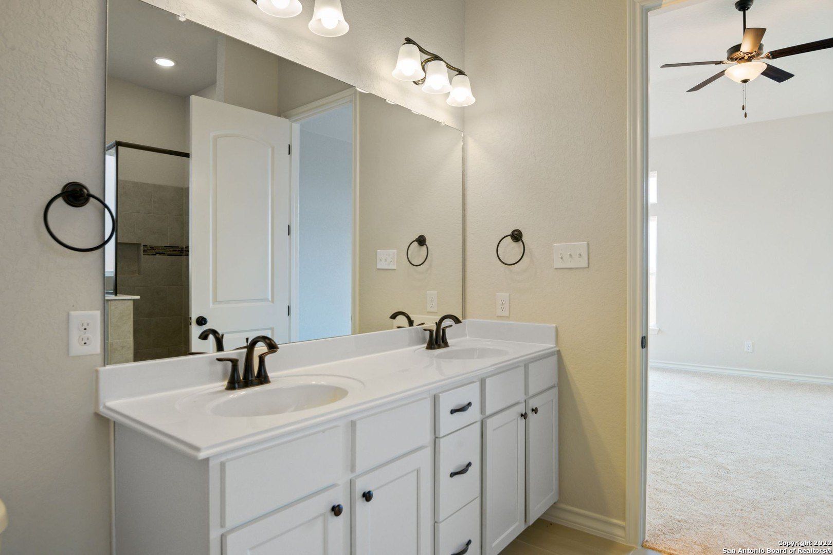 6414 Lowrie. San Antonio, TX 78239