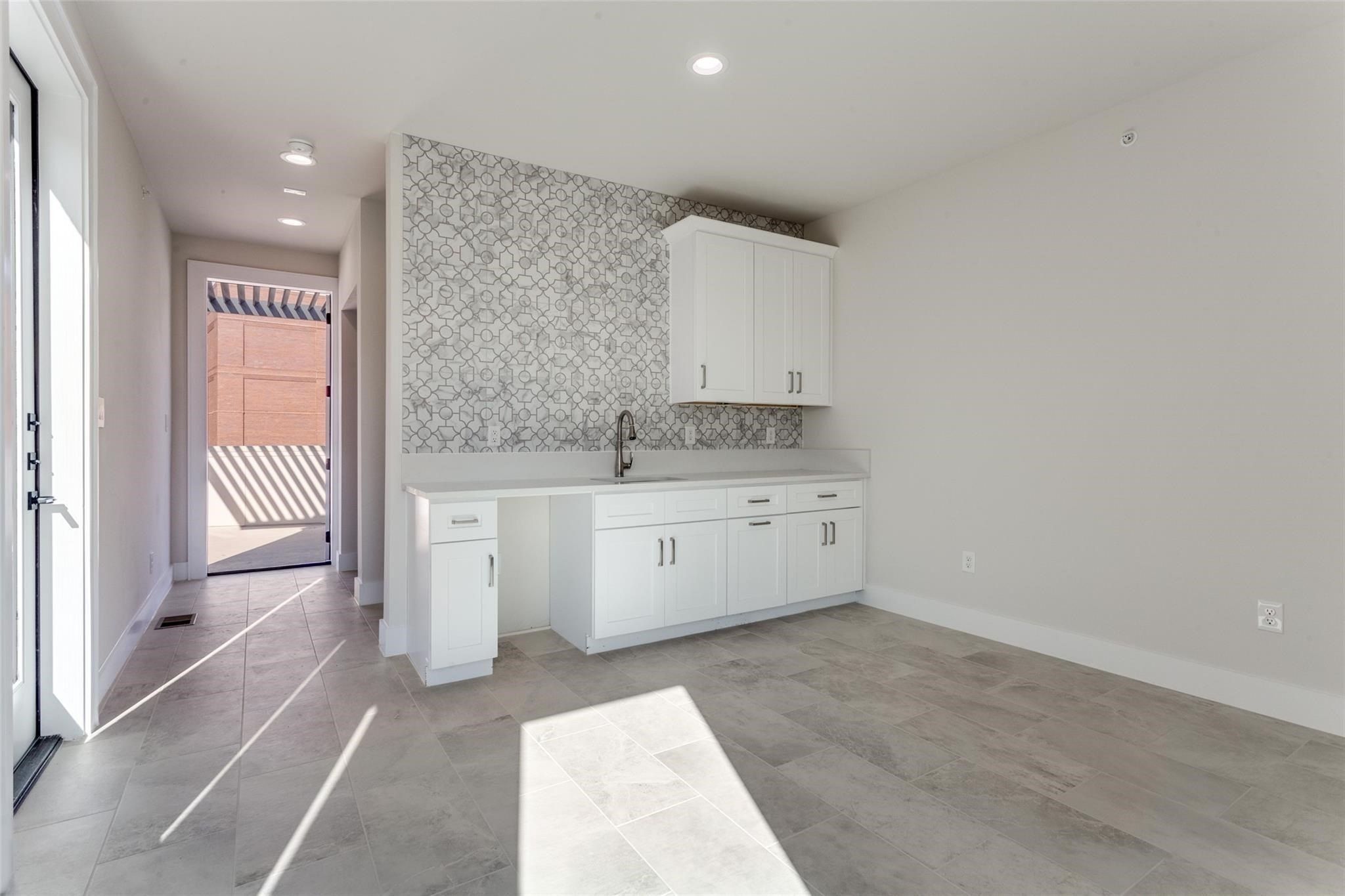 250 E Dallas Street. Grapevine, TX 76051