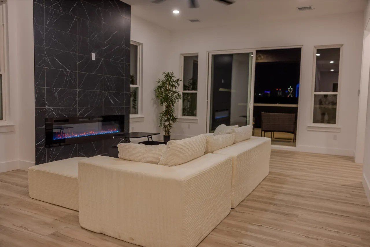 2802 Guymon Street. Dallas, TX 75212