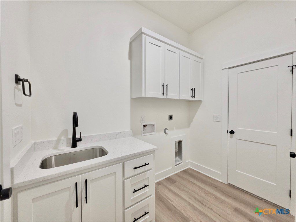 1813 Dorian Drive. Salado, TX 76571