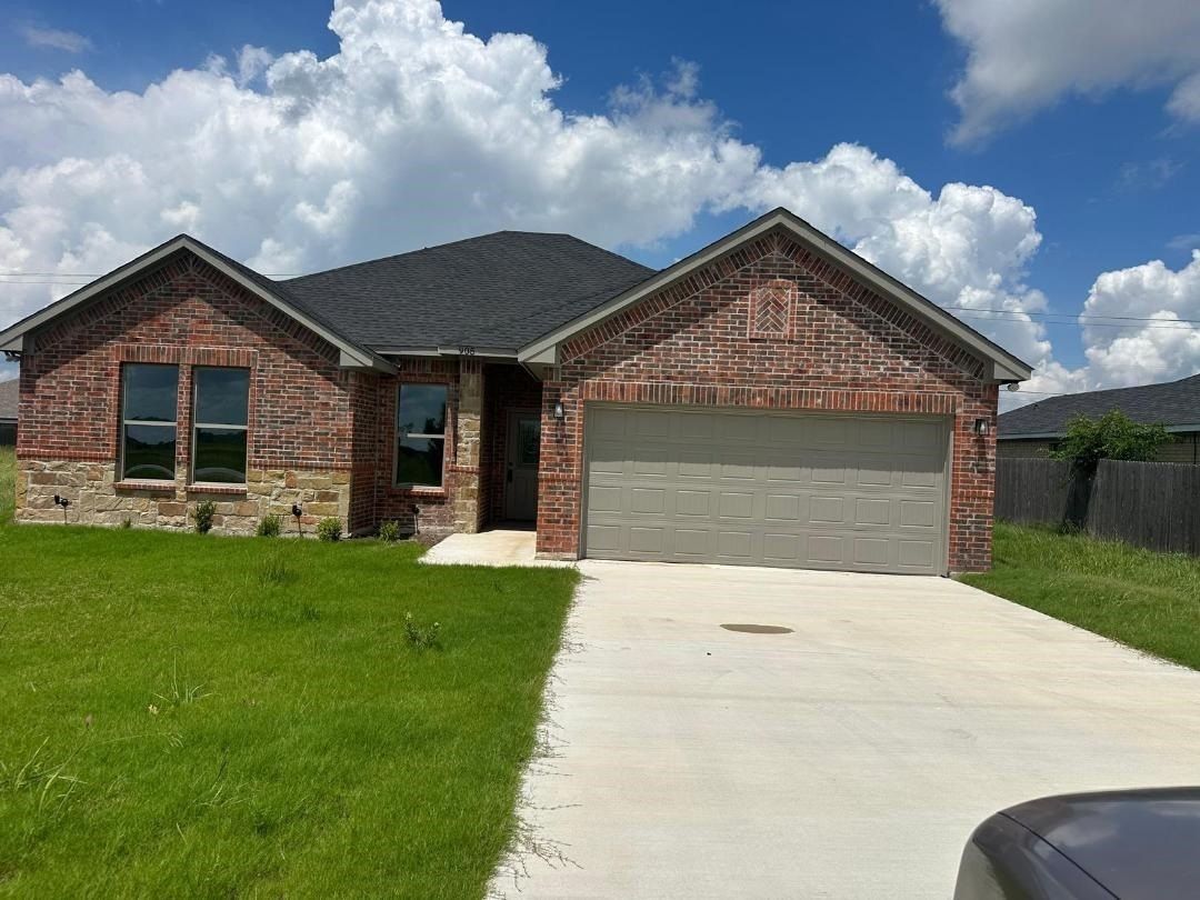 905 Harbor Point Road. Gun Barrel City, TX 75156