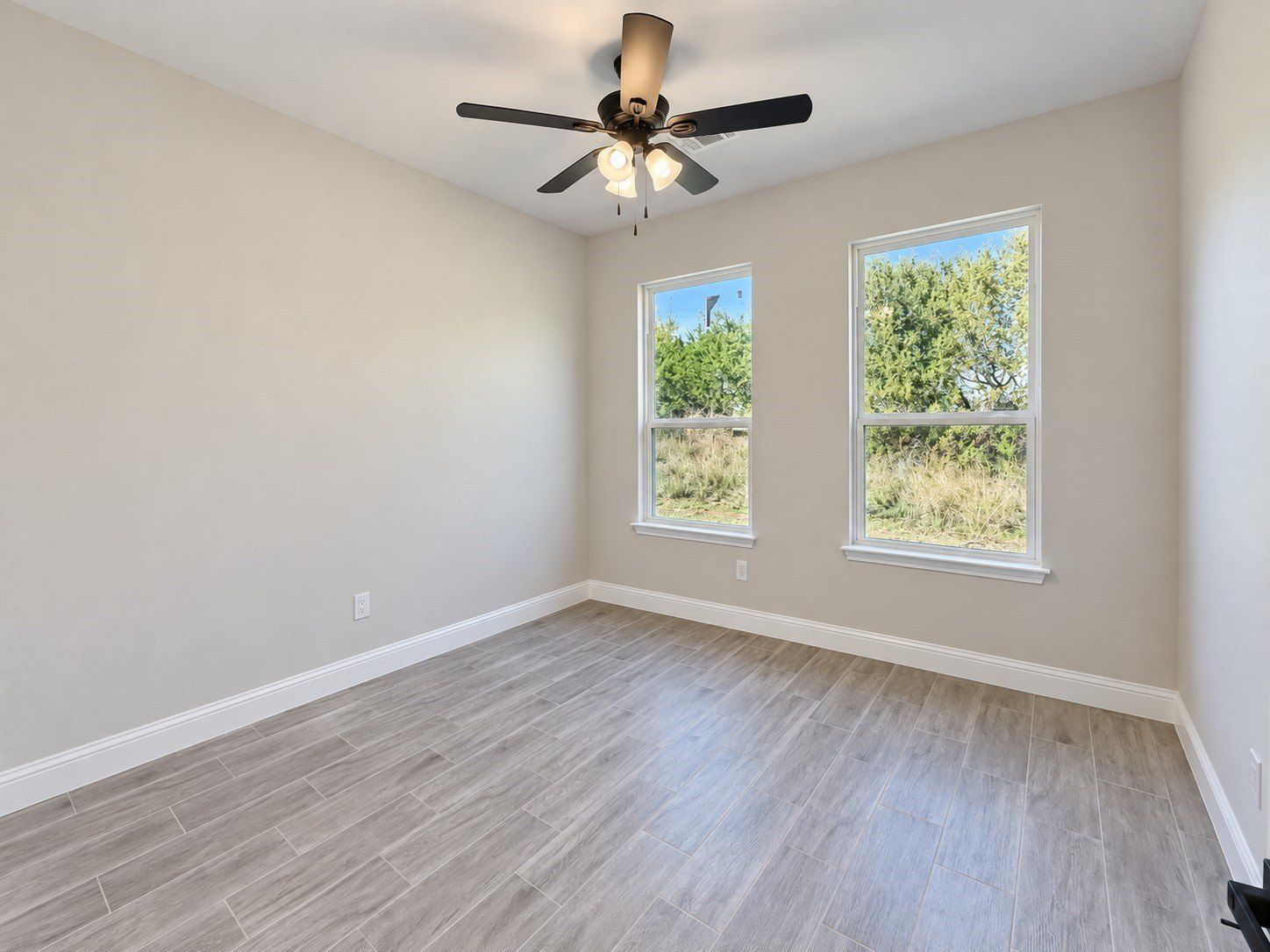 5206 Stoneridge Drive. Granbury, TX 76048