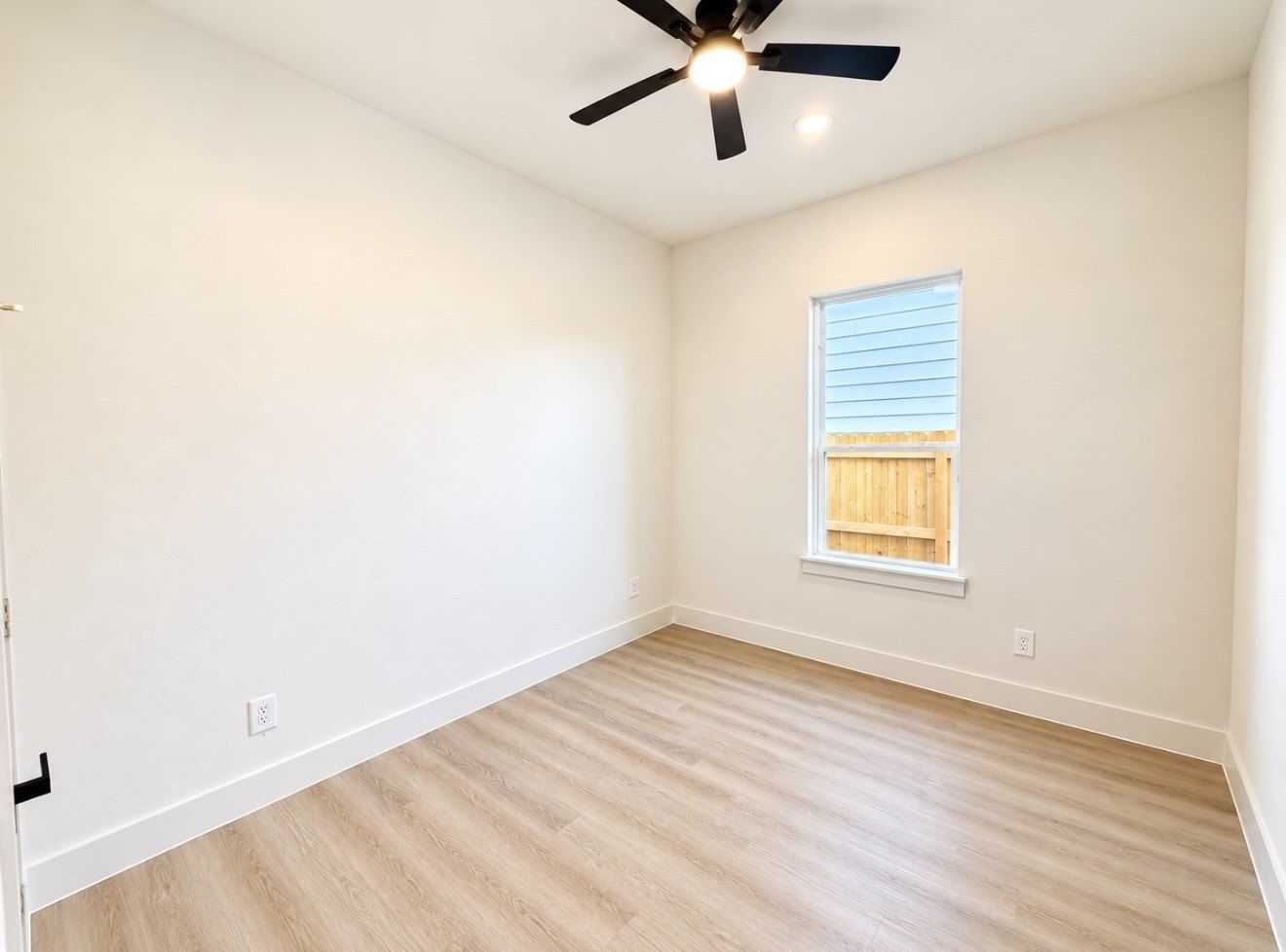 5504 Curzon Avenue. Fort Worth, TX 76107