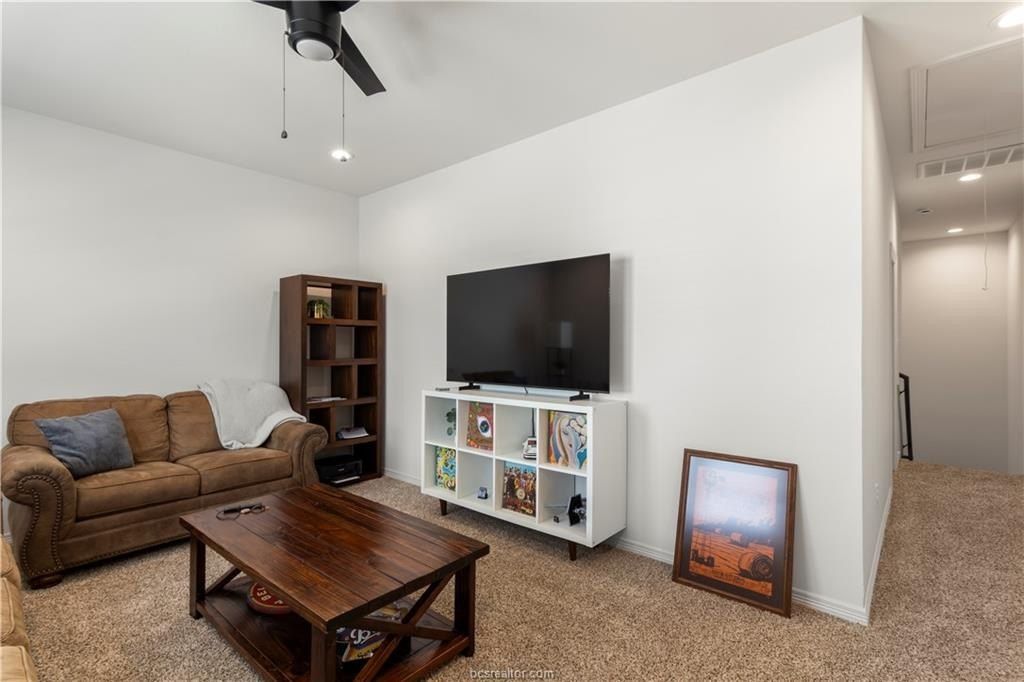 306 Live Oak Street. College Station, TX 77840