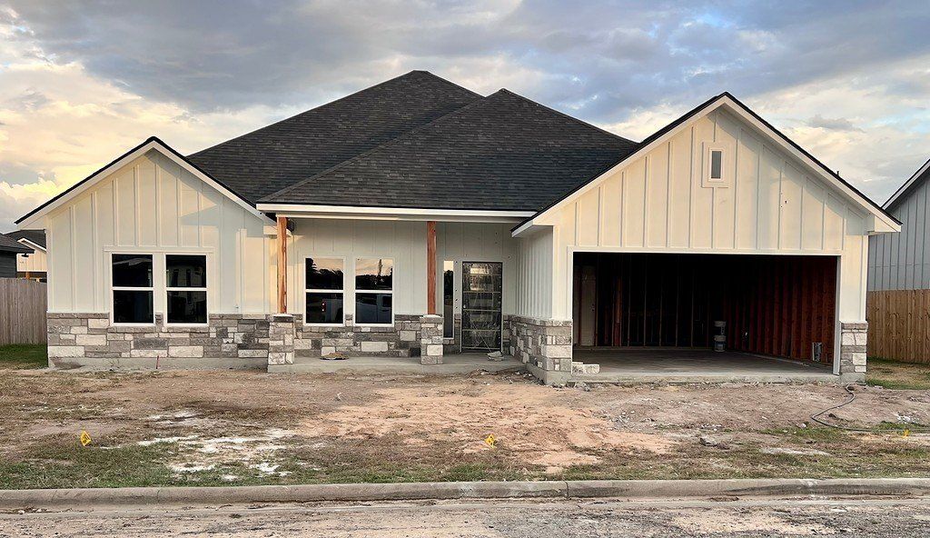 320 Cactus Street. Giddings, TX 78942