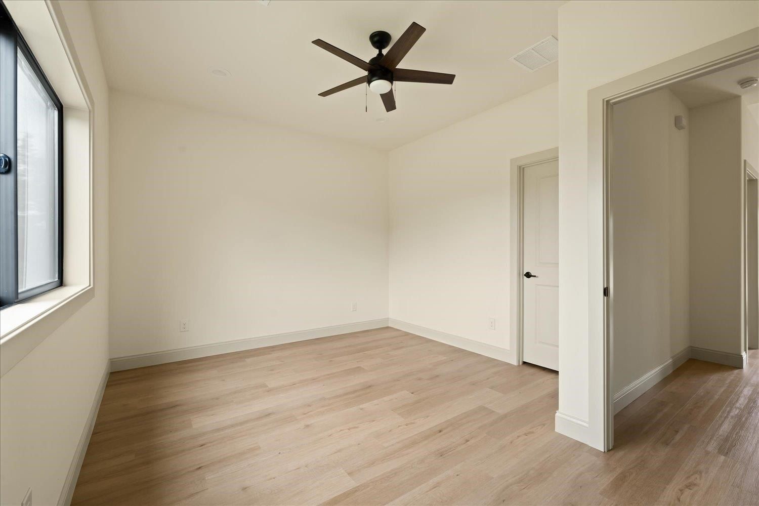 114 Rolling Hls Drive. Horseshoe Bay, TX 78657
