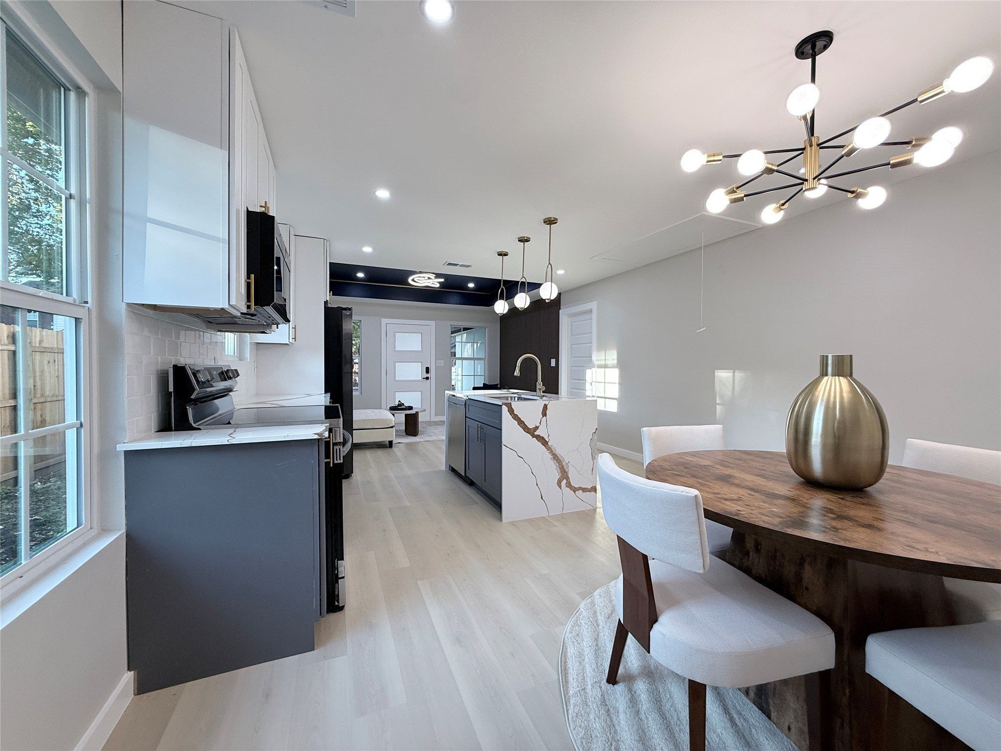 2538 Hooper Street. Dallas, TX 75215