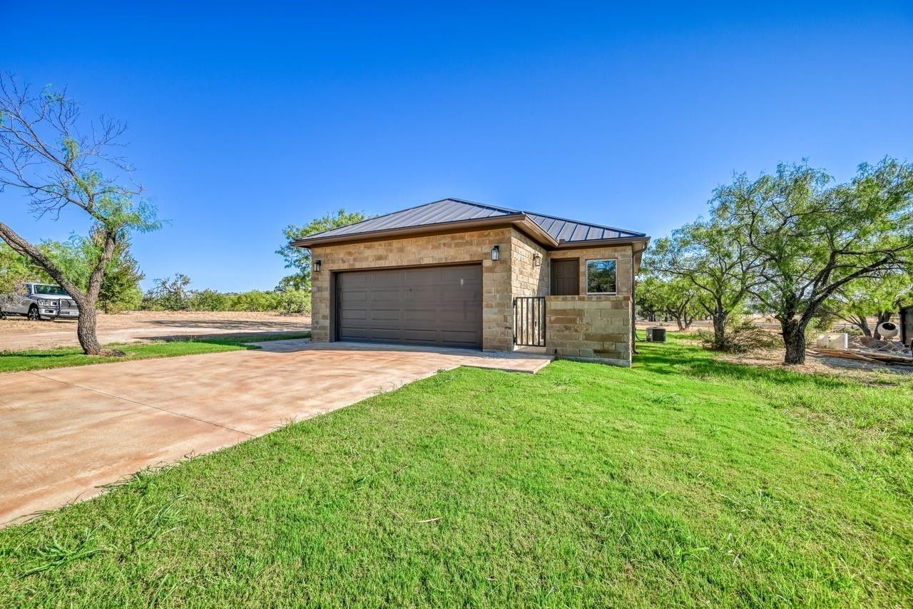 302 Parallel Circle. Horseshoe Bay, TX 78657