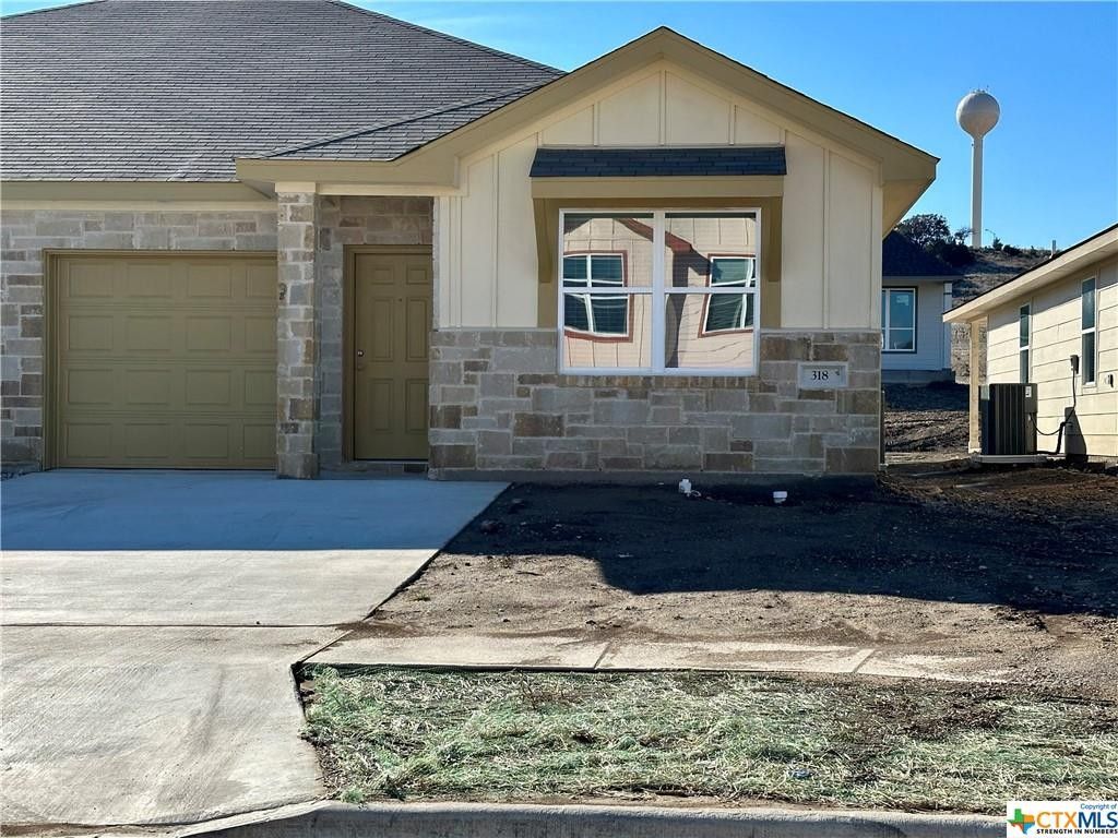 318 Green Valley Drive. Copperas Cove, TX 76522