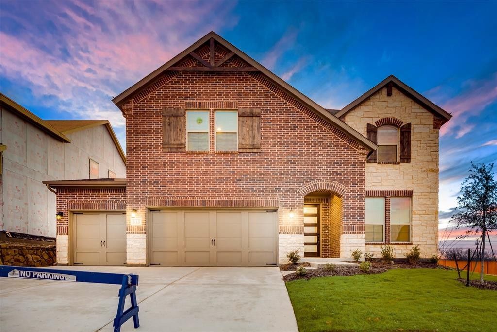 313 Honey Brook Lane. Aledo, TX 76008