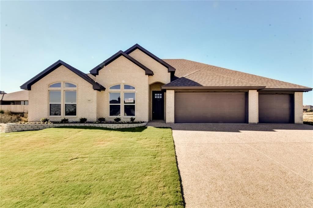 6906 Azure Hill. Benbrook, TX 76126