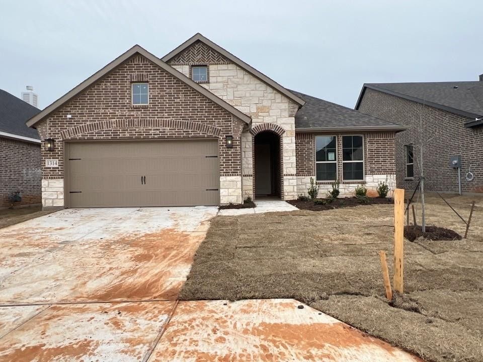 1314 Hickory Court. Weatherford, TX 76086