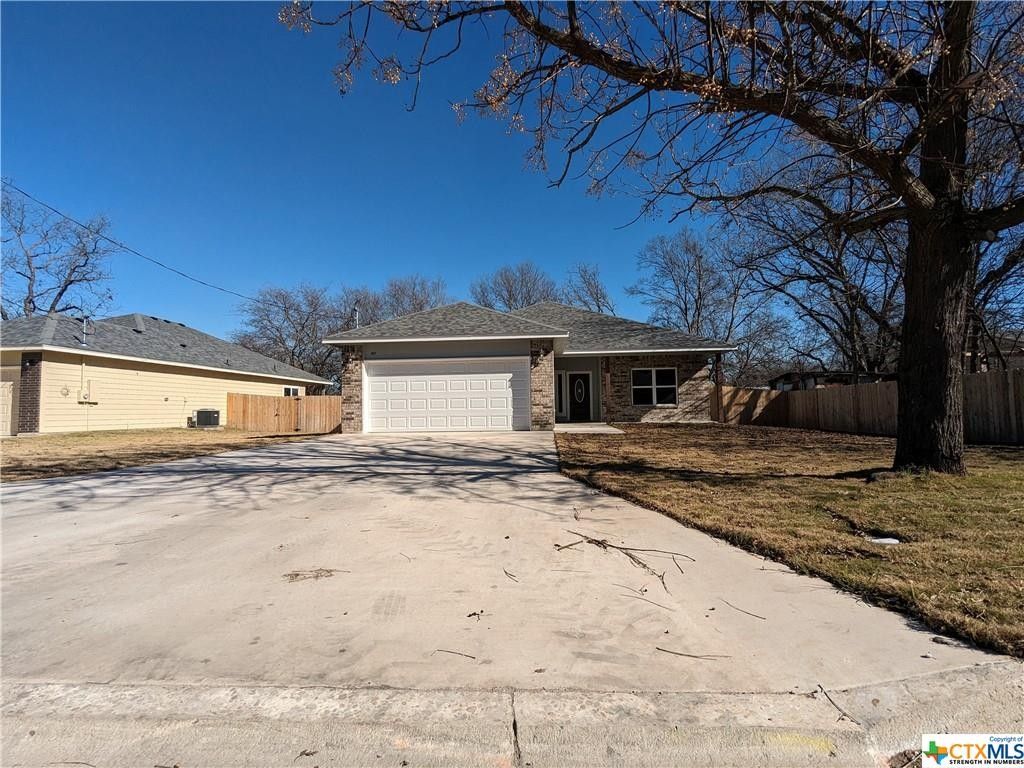 407 Gamel Street. Lampasas, TX 76550