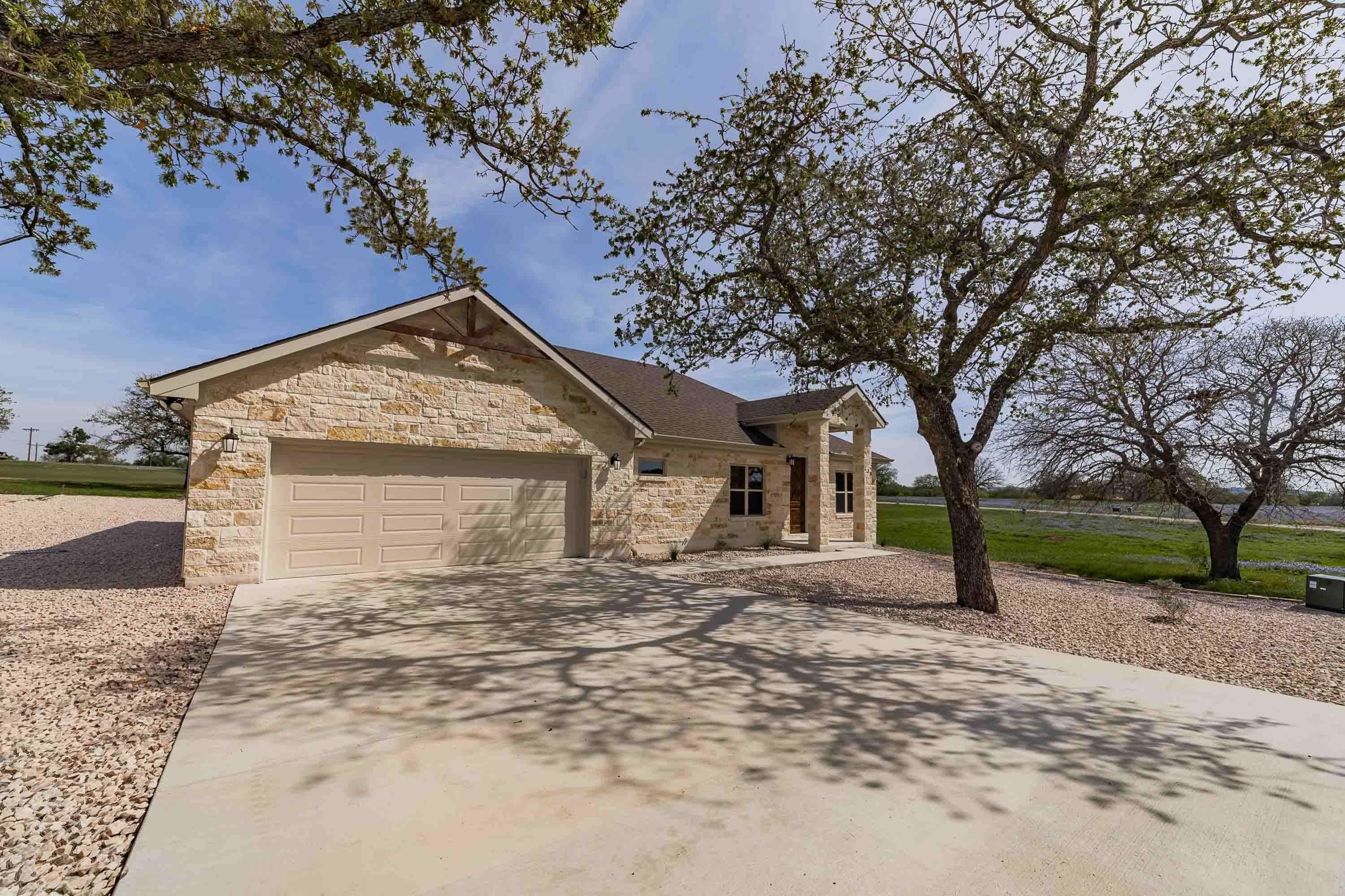 138 Friends Wood Avenue. Kingsland, TX 78639